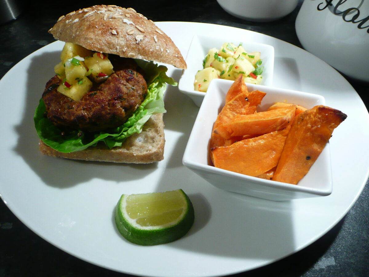 Thai turkey burgers and pinepapple salsa